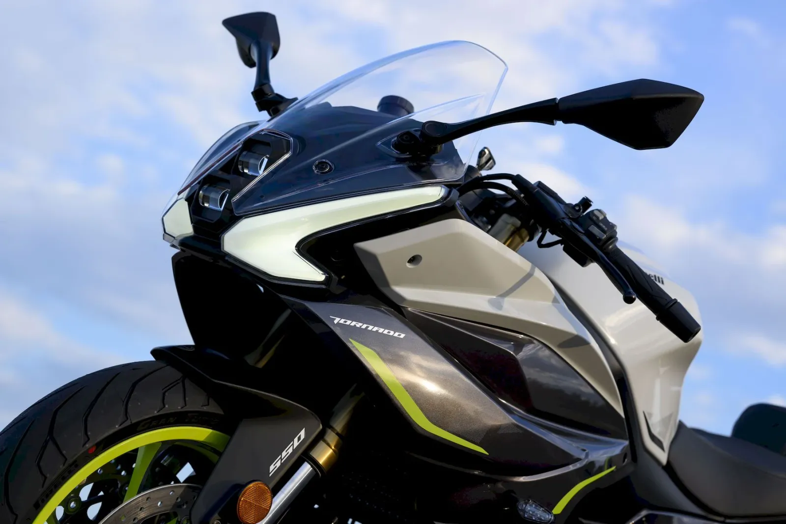 ¿La deportiva más inteligente de 2026? Así es la nueva moto Benelli Tornado 550