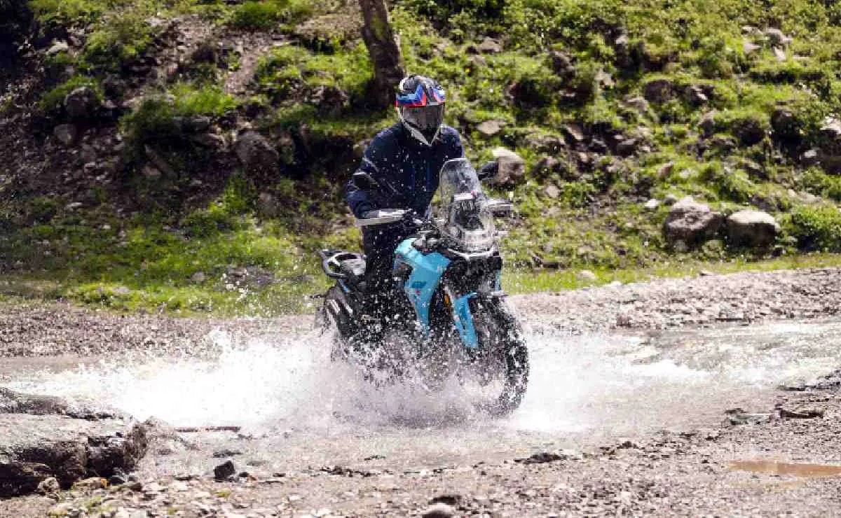 Llegó la nueva moto trail de Morbidelli y es una de las más equipadas: ¿es cara o es barata?