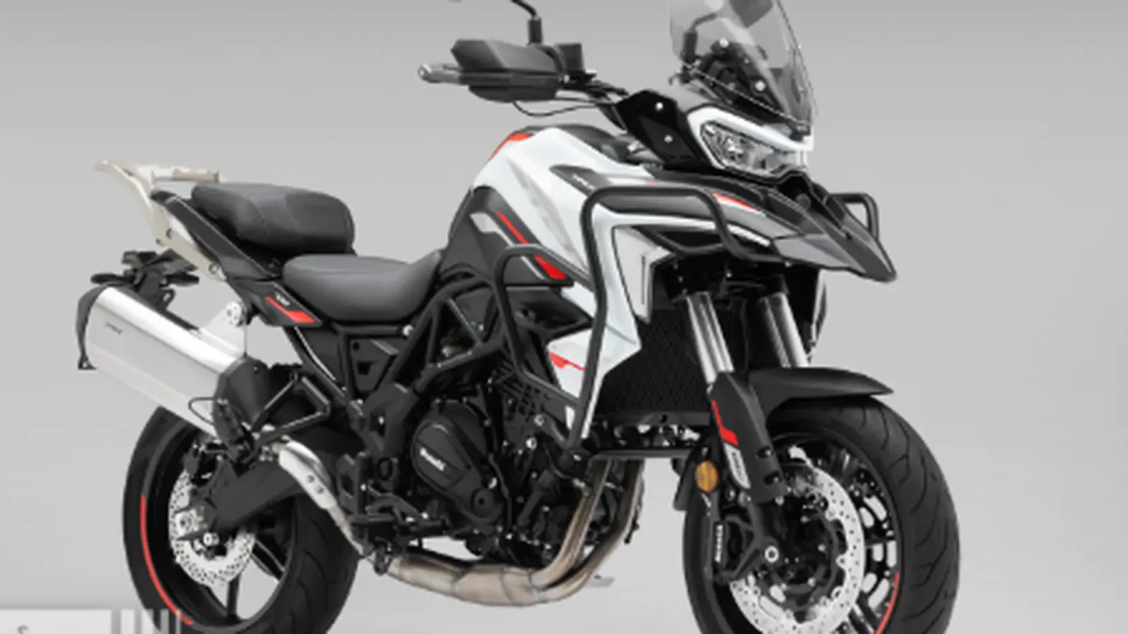 La Benelli TRK 702 sorprende con una imagen más bonita que muchas trail más caras