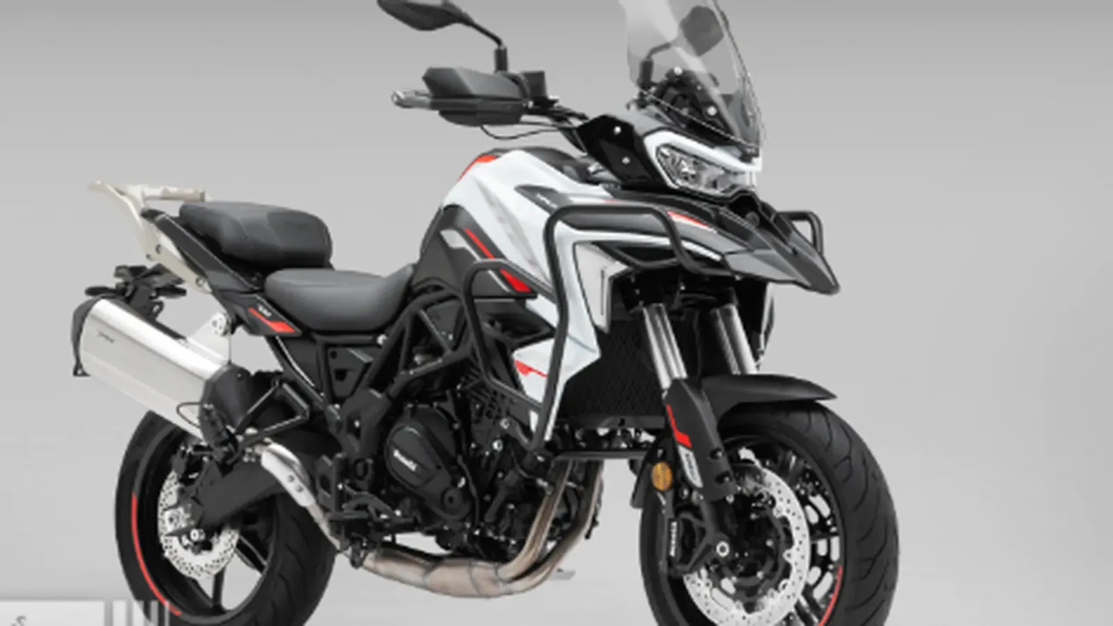 La Benelli TRK 702 es una de las trail baratas que parecen de 15.000 euros por presencia y tamaño