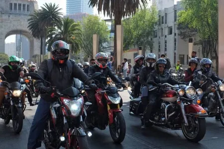 Cada vez hay más motos en CDMX. Parece una solución, pero es un problema: provocan más accidentes