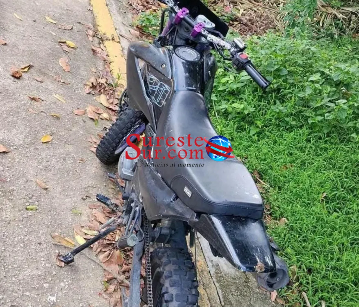 Dejan abandonada una Italika tras no poder arrancarla en La Colmena de Cosoleacaque -