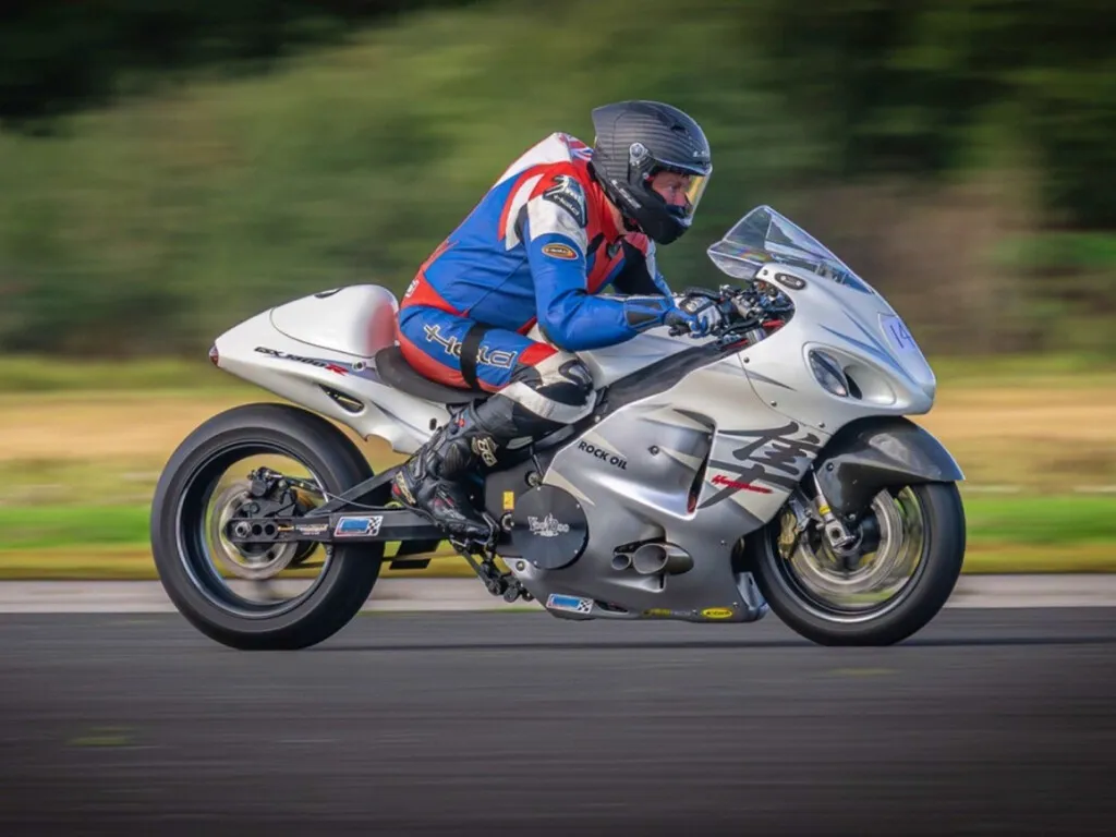Un piloto parapléjico llega a 322 km/h con una Suzuki Hayabusa. Llevaba 11 años intentándolo