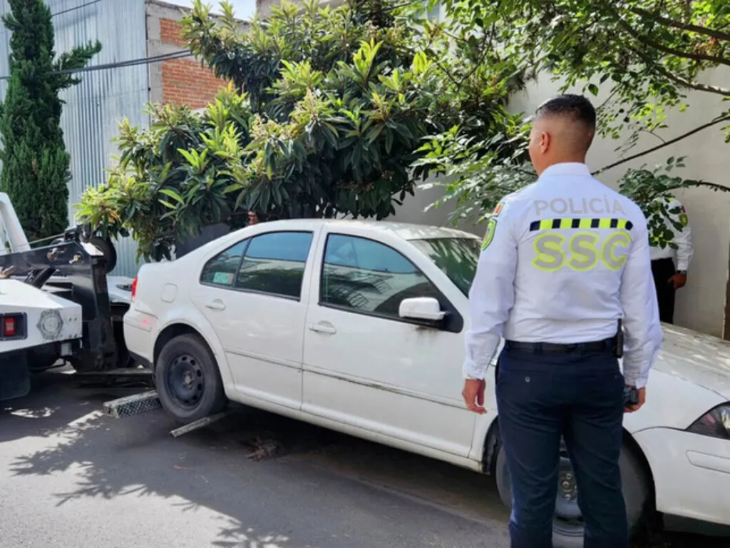 No dejes tu carro más de 15 días en el mismo lugar: CDMX está retirando miles de autos de las calles