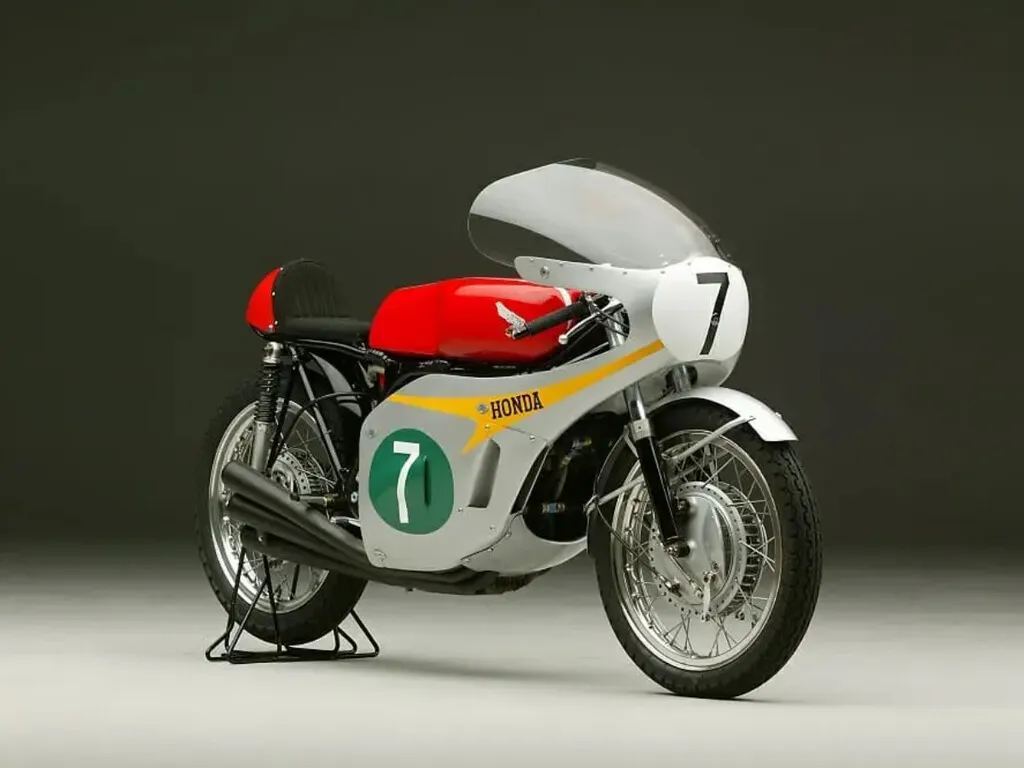 Honda creó una moto que hace tanto ruido a 18,000 rpm que hace que la gente se tape los oídos